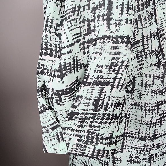 Banana Republic Blouse Womens XS Mint Green Black Abstract Top Lightweight Silky - Picture 5 of 12